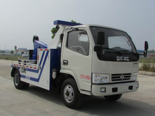 東風(fēng)多利卡藍(lán)牌一拖一清障車
