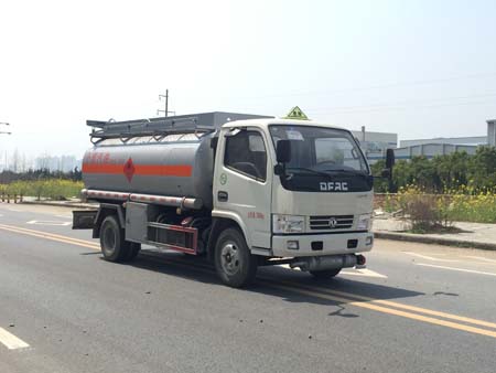 東風(fēng)多利卡5噸油罐車