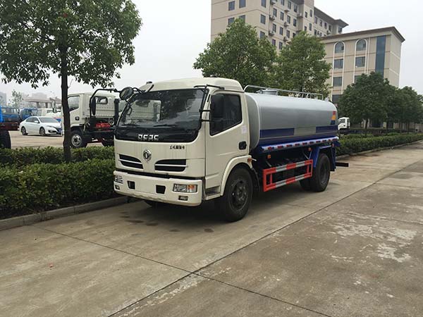 東風(fēng)福瑞卡8-10噸灑水車