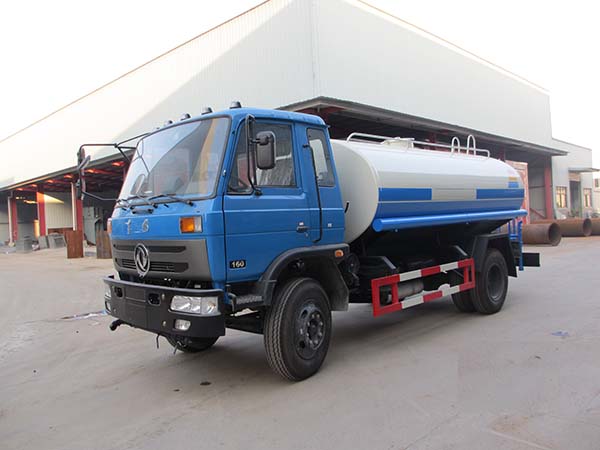 東風(fēng)145灑水車(8-12噸)