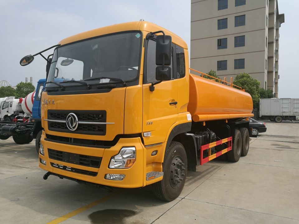 天龍后雙橋?yàn)⑺?0噸灑水車